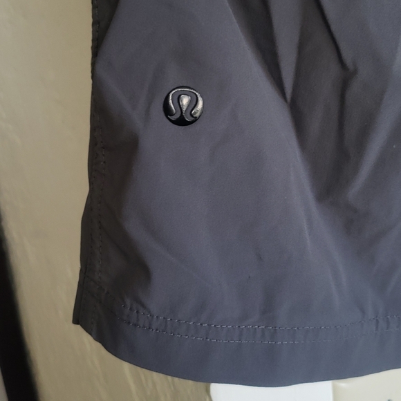 Lululemon grey shorts. - Picture 5 of 6